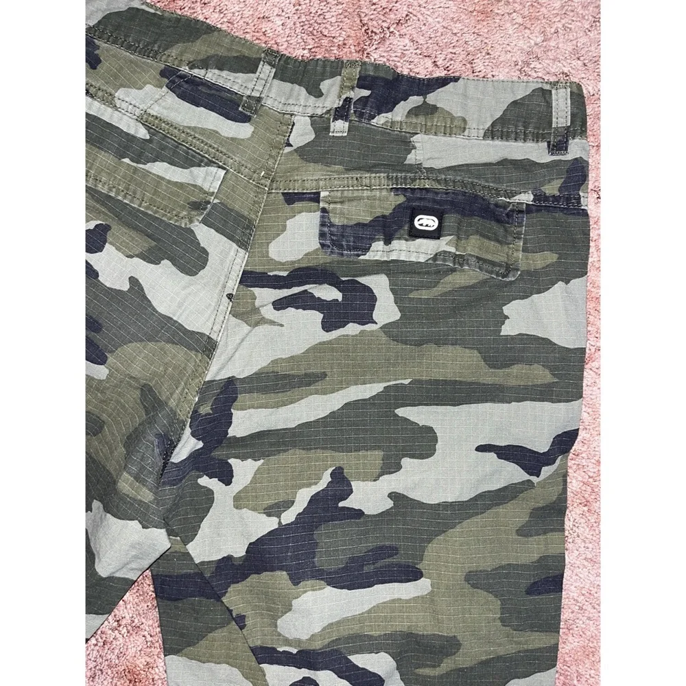 Mens Ecko Unlimited Camouflage Cargo Shorts Size Large